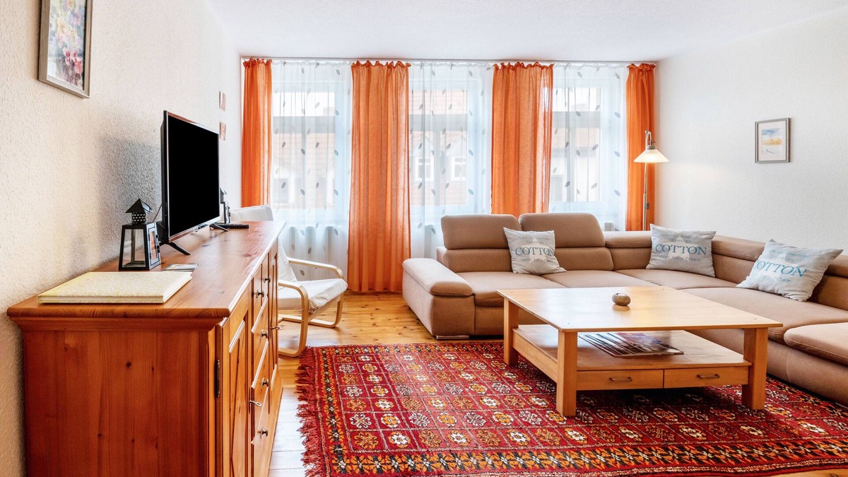 Naumburg Apartment | Holiday Apartment "Sonnenschein" with Shared Terrace & Shared Garden