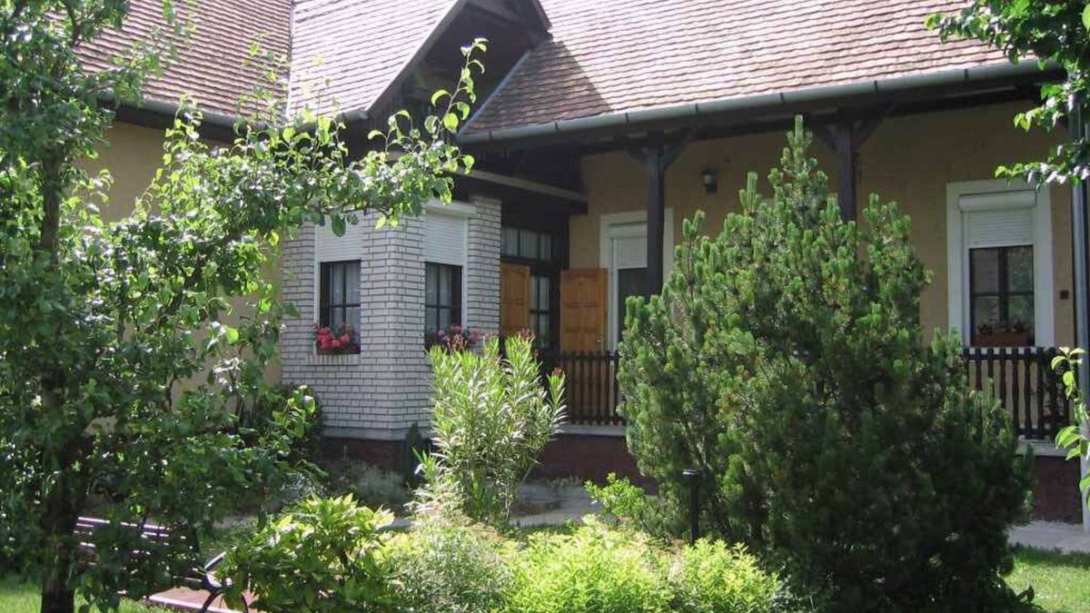 Balatonszabadi Apartment | Holiday apartment with garden and quiet location