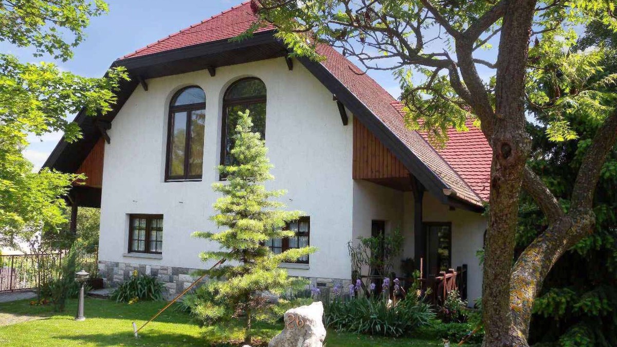 Balatonszarszo Apartment | Holiday apartment with gazebo and barbecue
