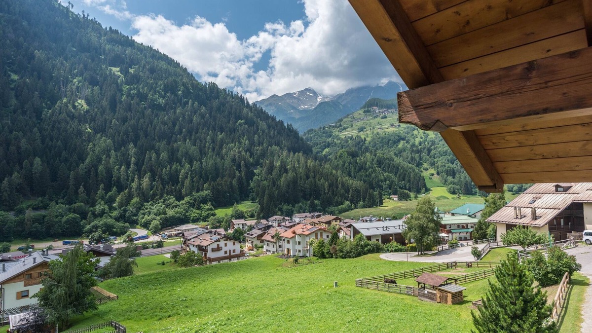 Cogolo Apartment | Holiday Apartment "Bamby - Vioz" with Balcony, Garden & Mountain View