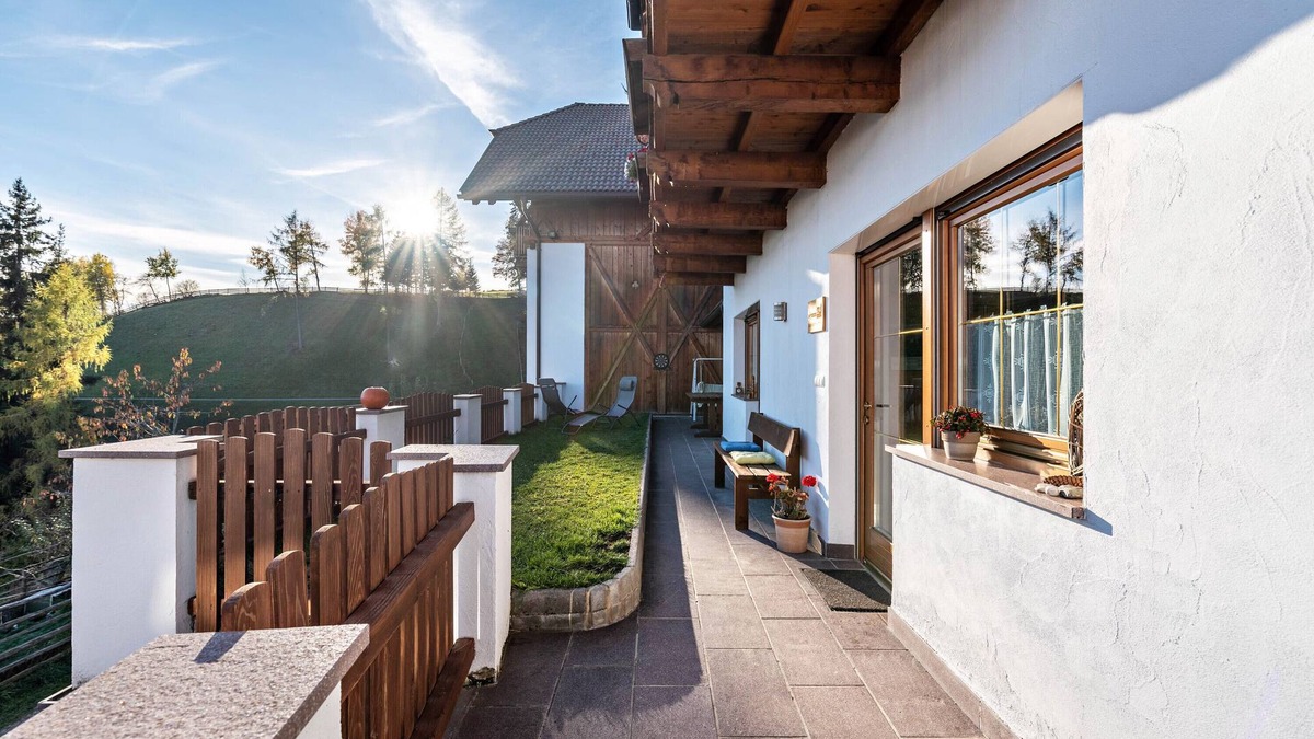 Collalbo Apartment | Holiday Apartment "Schlern" with Mountain View, Garden, Terrace & Wi-Fi