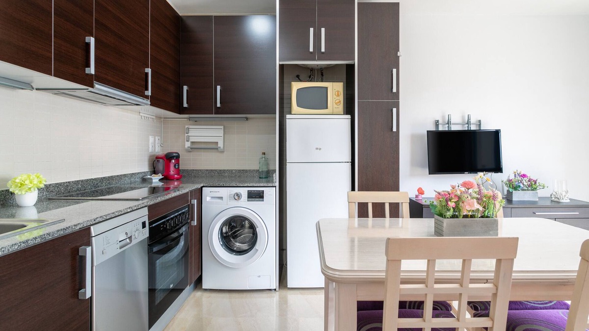 Elche Apartment | Holiday Apartment "10 Minutos De La Playa" with Wi-Fi