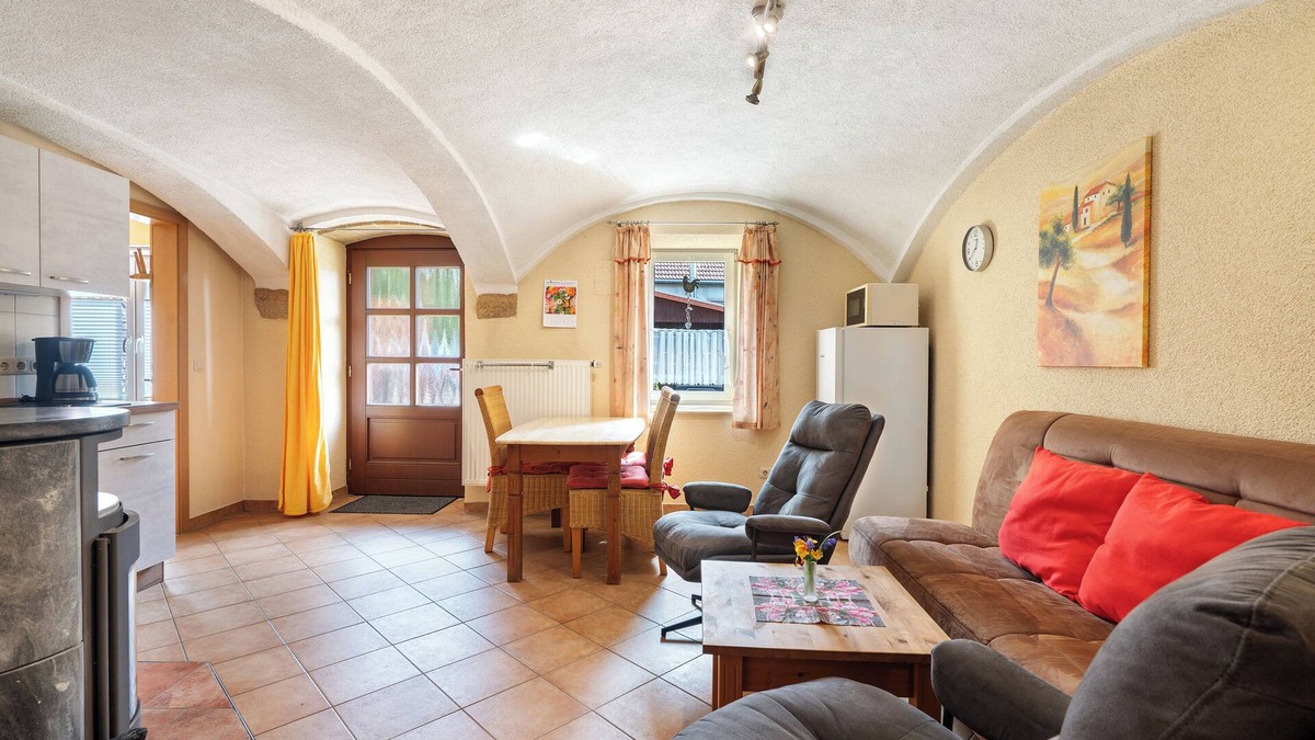 Hohnstein Apartment | Holiday Apartment '2' with Shared Terrace, Shared Garden and Wi-Fi