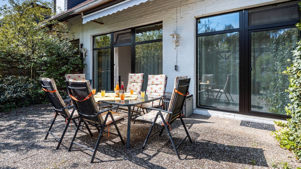 Region Hannover District Apartment | Holiday Apartment 2 with Private Terrace, Private Garden and Wi-Fi