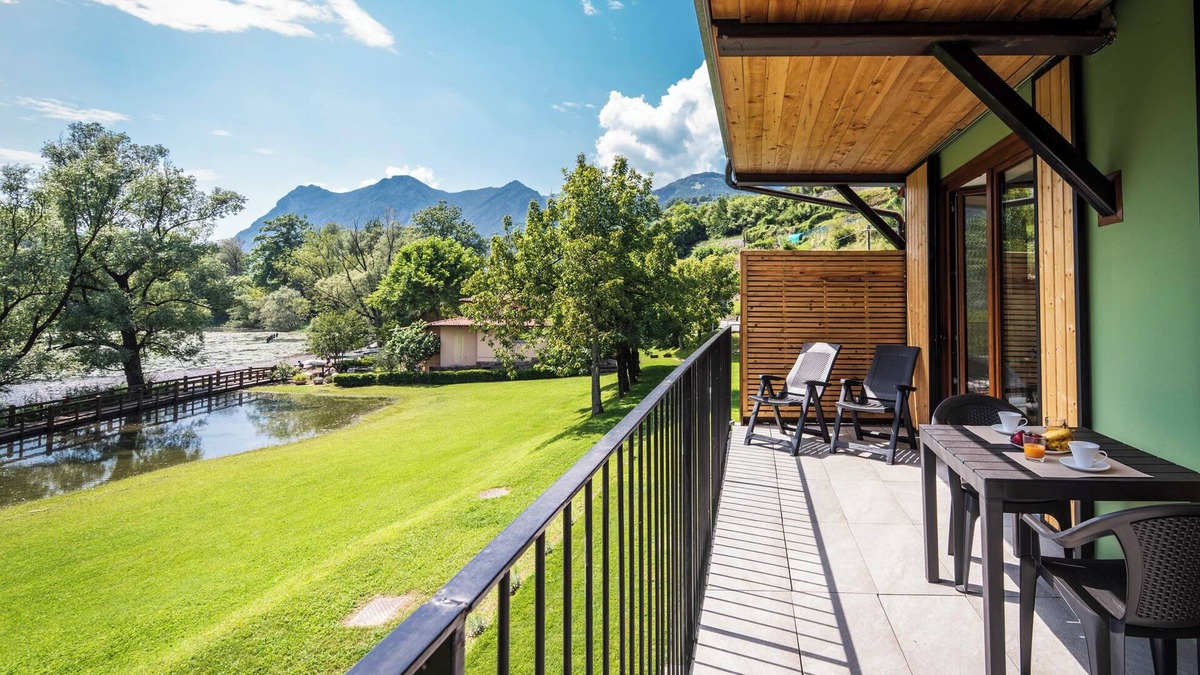 Carlazzo Apartment | Holiday Apartment "4" with Lake View, Shared Pool & Wi-Fi