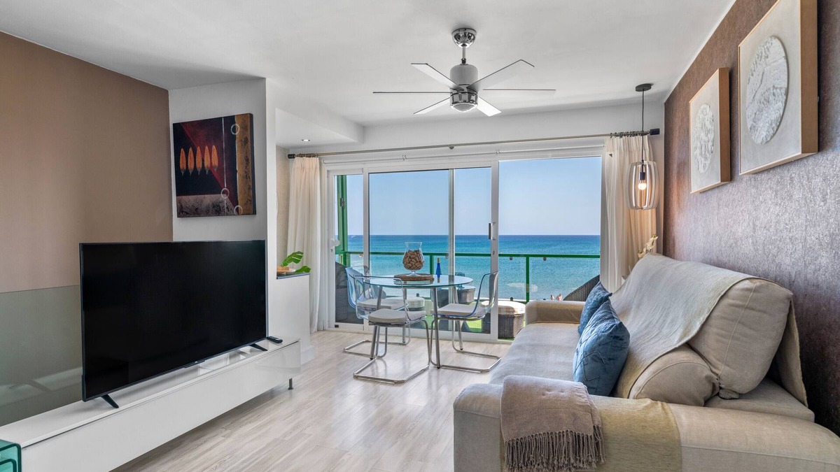 Playa Honda Apartment | Holiday Apartment '51 Avenue Playa Honda' with Sea Views, Terrace and Wi-Fi