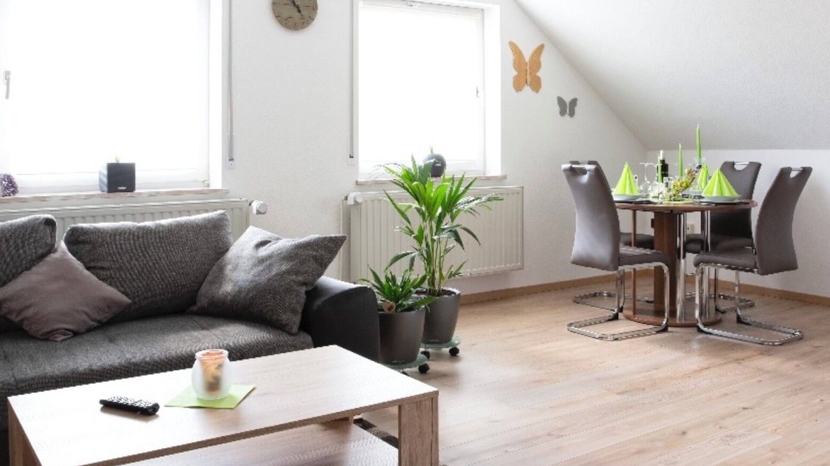 Marktbergel Apartment | Holiday Apartment 'Am Palmengarten' with Balcony and Wi-Fi