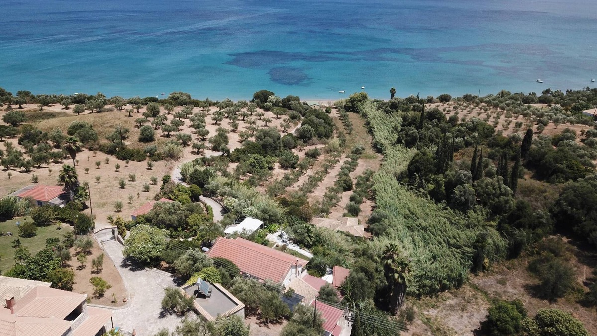 Kompi Apartment | Holiday apartment above the beautiful Peroulia beach, wifi | Messenia, Peloponne