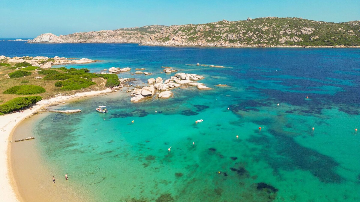 Capo Testa Apartment | Holiday Apartment 'Agostino' close to the Beach with Shared Terrace, Shared Garden & Wi-Fi