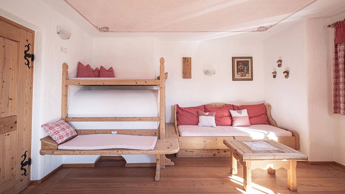 Campo Tures Apartment | Holiday Apartment "Alpenrose" with Mountain View, Private Terrace & Wi-Fi