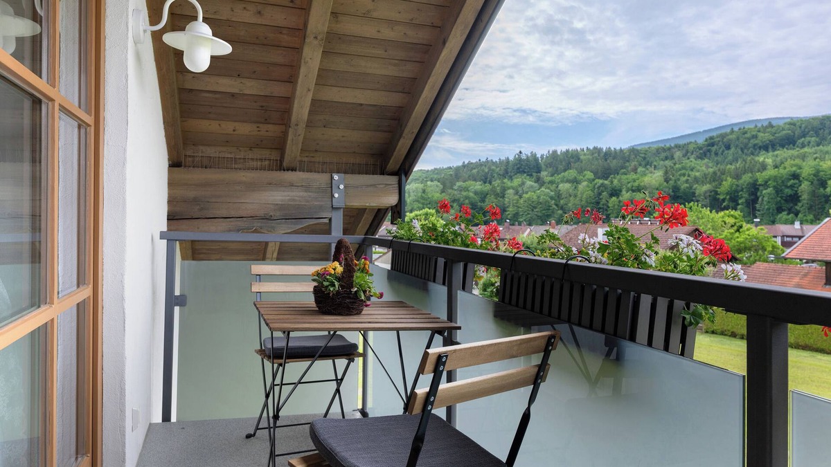 Teisendorf Apartment | Holiday Apartment 'Am Teisenberg' with Private Garden, Balcony and Wi-Fi