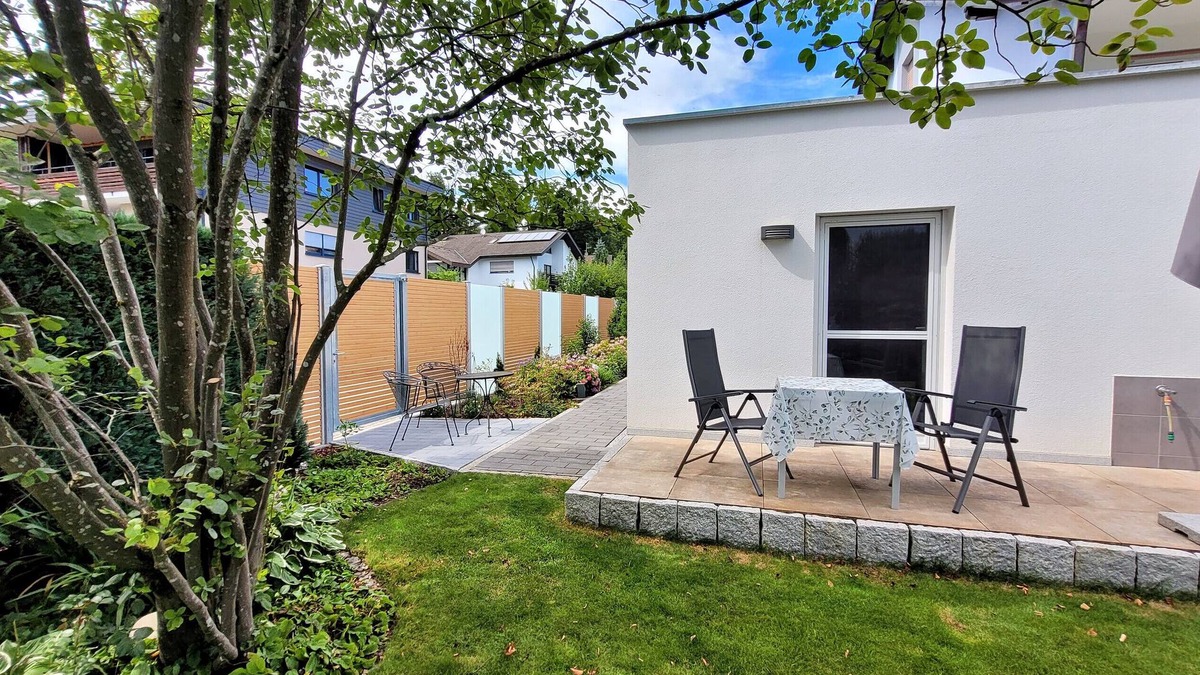 Murg Apartment | Holiday Apartment 'Am Hochrhein' with Private Terrace, Shared Garden and Wi-Fi
