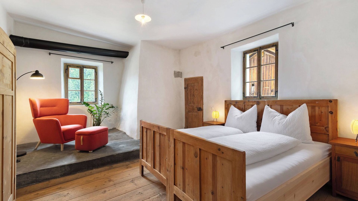 Pfalzen Apartment | Holiday Apartment 'Ansitz Baumannhof Gotik' with Mountain View, Shared Garden and Wi-Fi