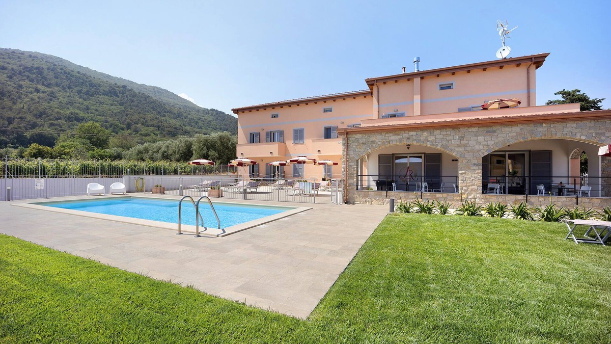Andora Apartment | Holiday Apartment "Antichi Ricordi - Il Fienile" with Balcony, Shared Pool & Wi-Fi