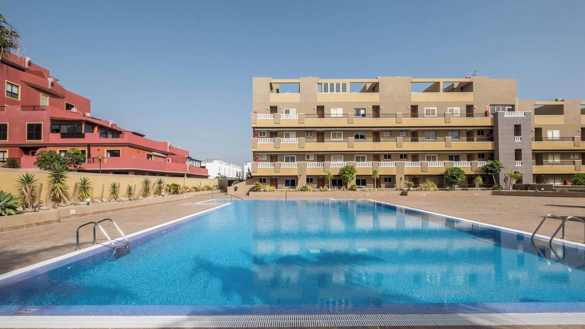 El Medano Apartment | Holiday Apartment "Apartamento en el Medano" near the Beach with Wi-Fi & Shared pool