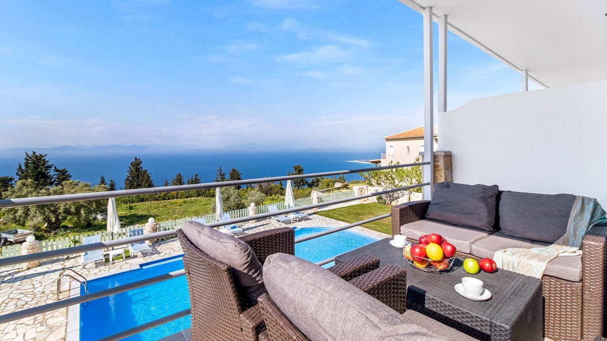 Tsoukaladhes Apartment | Holiday Apartment 'Apartment 2' with Sea View, Shared Pool & Wi-Fi