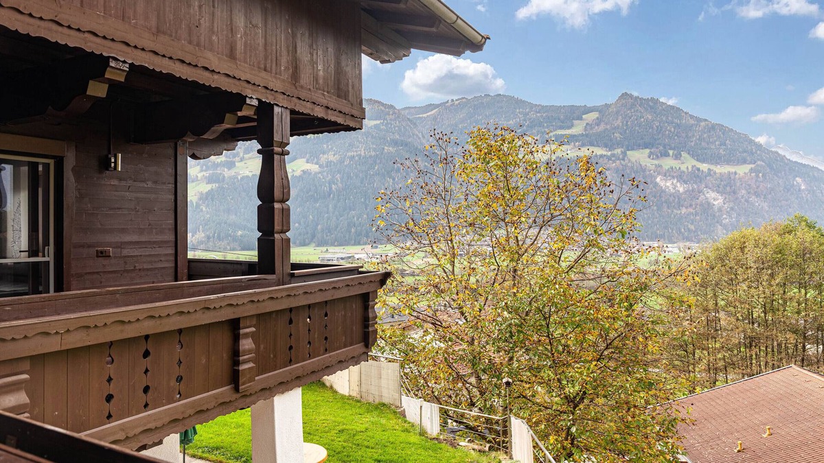 Bruck am Ziller Apartment | Holiday Apartment "Apart Sonnwend 60m2" with Mountain View, Balcony & Wi-Fi