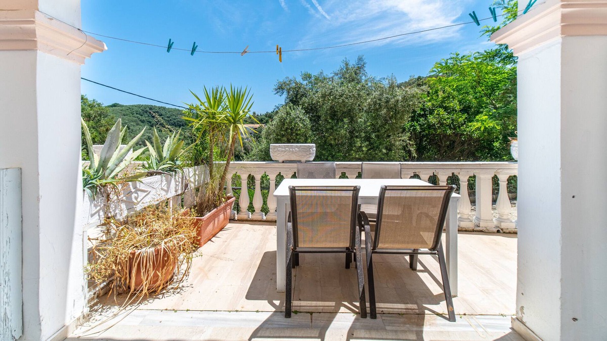 Gardenos Apartment | Holiday Apartment "Ariel Apartment 2" with Sea View, Shared Garden & Wi-Fi