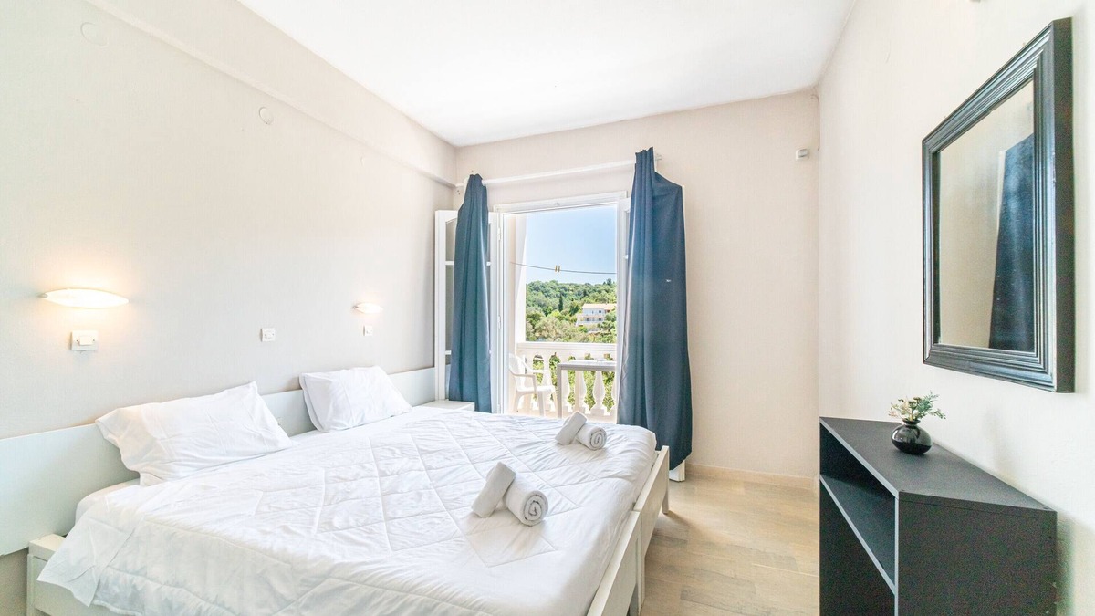 Gardenos Apartment | Holiday Apartment "Ariel Studio 3" with Balcony, Shared Terrace & Wi-Fi