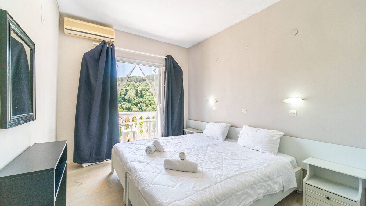 Gardenos Apartment | Holiday Apartment "Ariel Studio 2" with Balcony, Shared Terrace & Wi-Fi