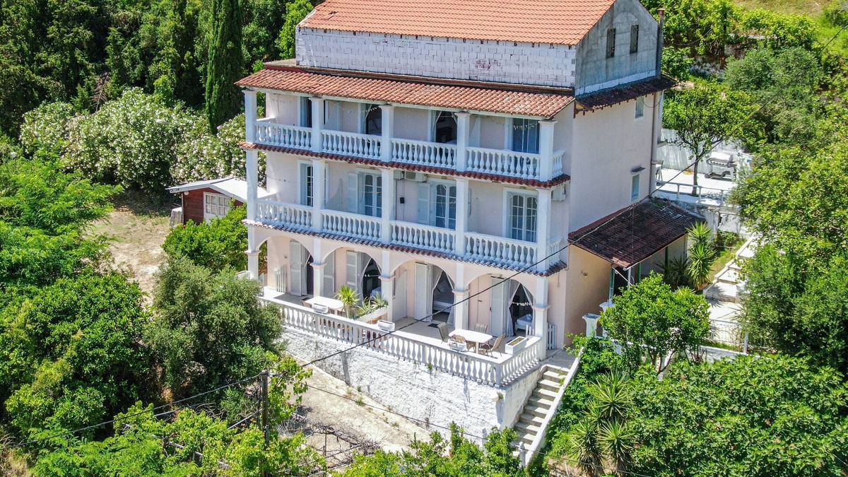 Gardenos Apartment | Holiday Apartment "Ariel Studio 1" with Balcony, Shared Terrace & Wi-Fi