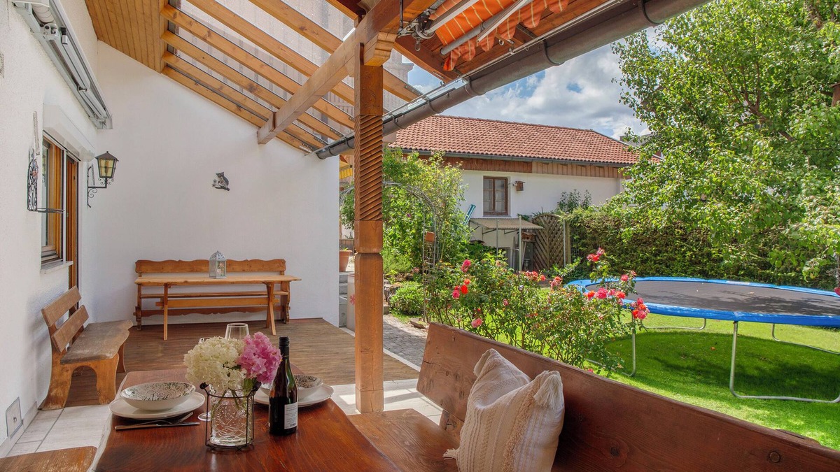 Bad Toelz Apartment | Holiday Apartment 'Auszeit Brunner' with Private Terrace, Shared Garden and Wi-Fi