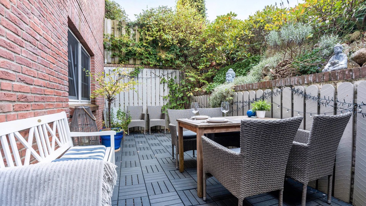 Schwedeneck Apartment | Holiday Apartment 'Beachhouse' with Private Terrace and Wi-Fi