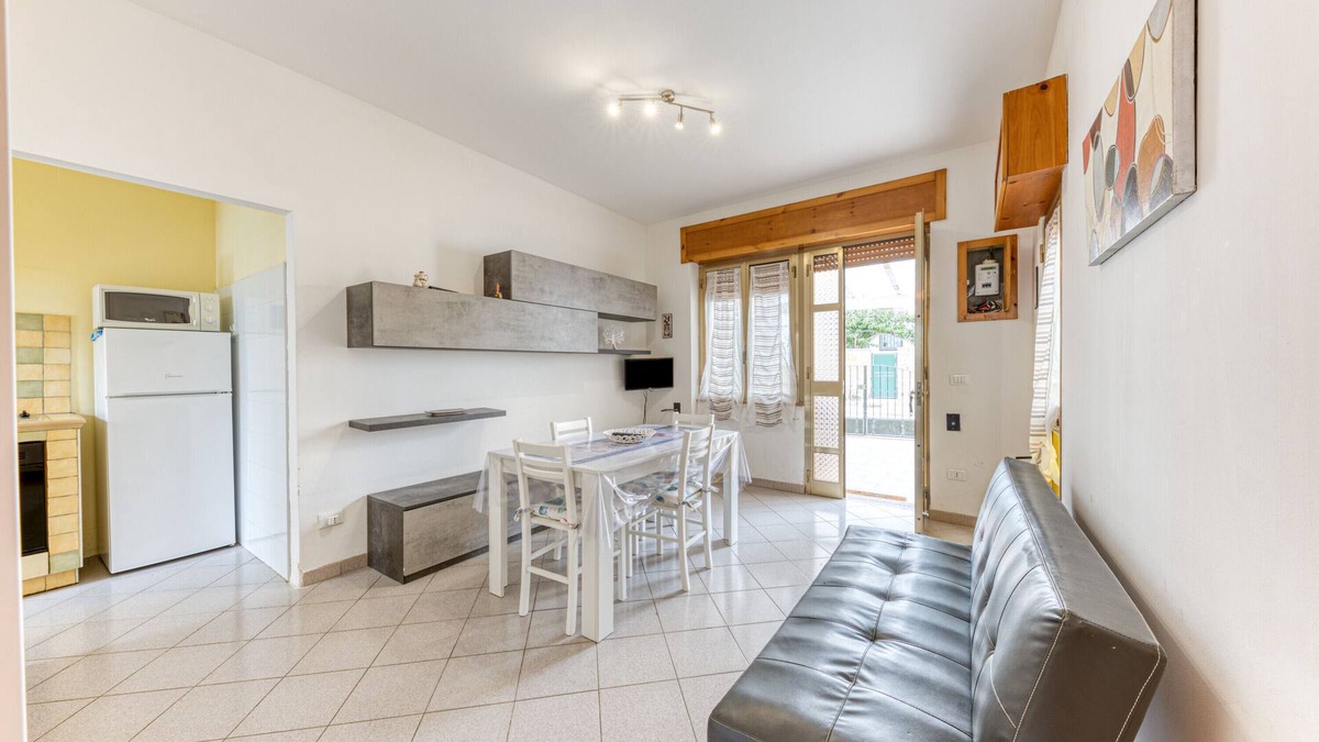 Lido Marini Apartment | Holiday Apartment "Baia Del Mare" with 2 Private Terraces, Private Garden & A/C