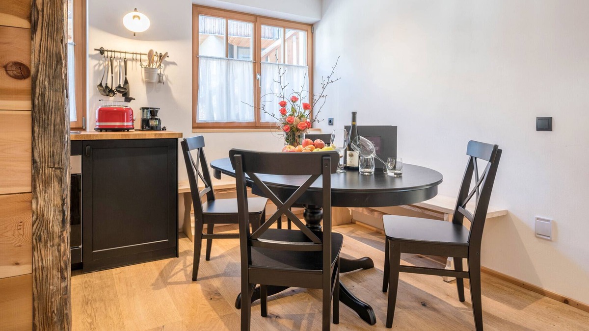 Bressanone Apartment | Holiday Apartment "Binderhof Apt Untn" with Mountain View, Shared Garden and Wi-Fi