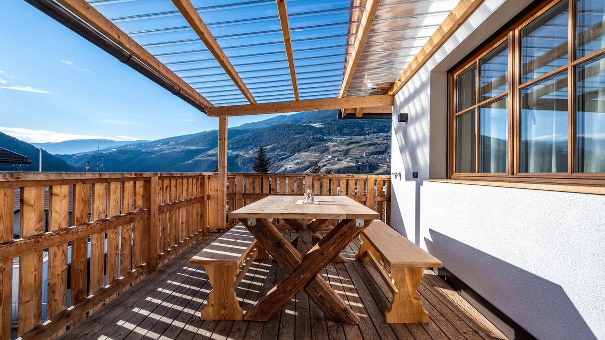 Bressanone Apartment | Holiday Apartment "Binderhof Apt Obm" with Mountain View, Private Terrace and Wi-Fi