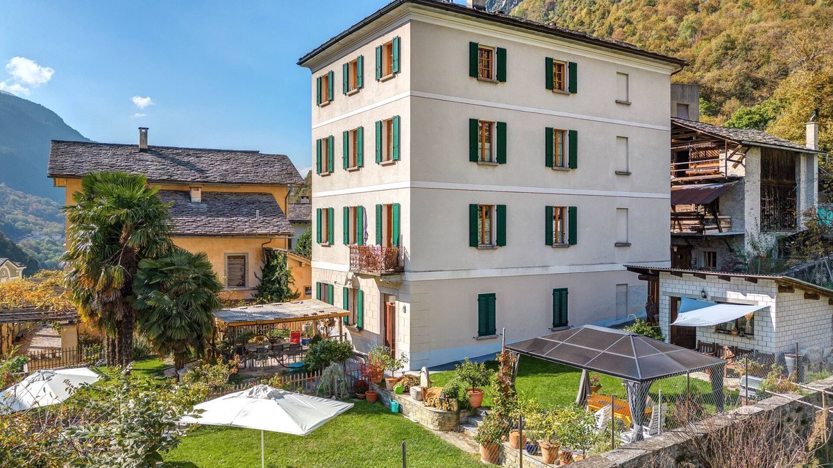 Castasegna Apartment | Holiday apartment Castasegna for 1 - 8 persons with 3 bedrooms - Holiday apartment