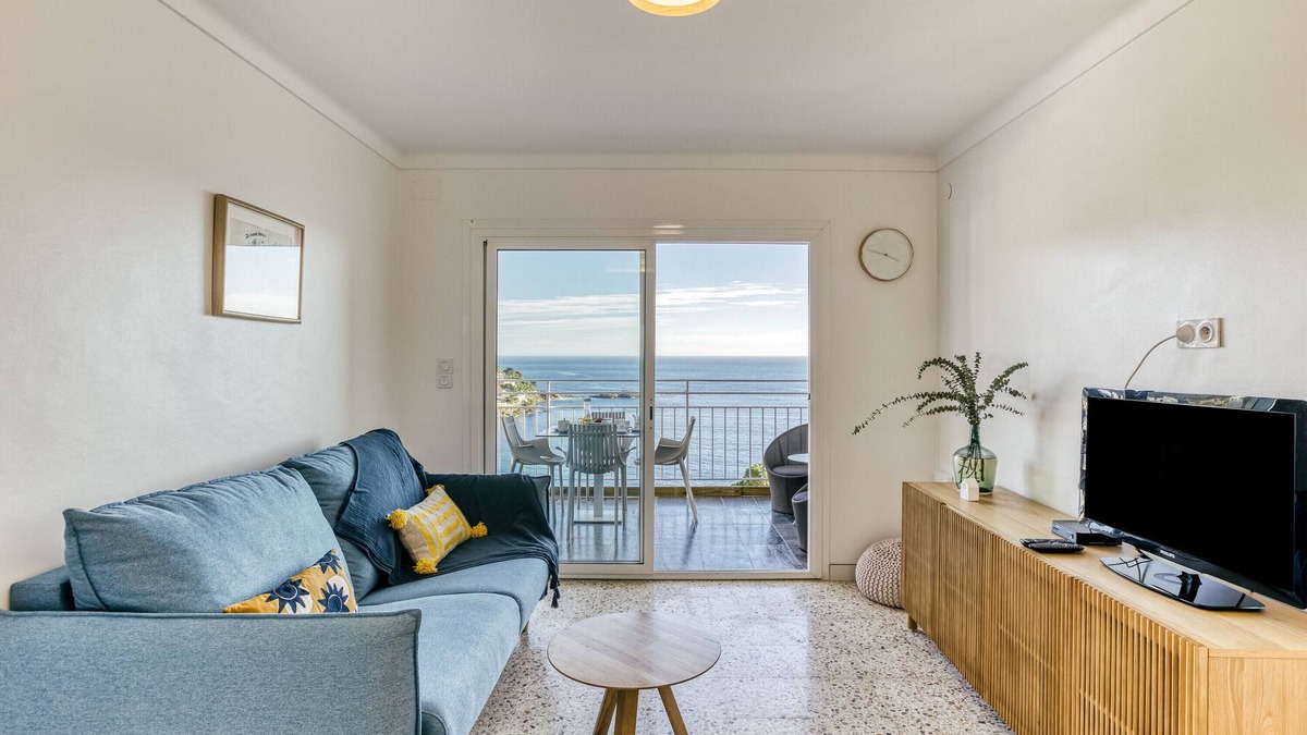 Almadraba-Canyelles Apartment | Holiday Apartment "Can Estrellas" with Sea View, Private Terrace & Wi-Fi