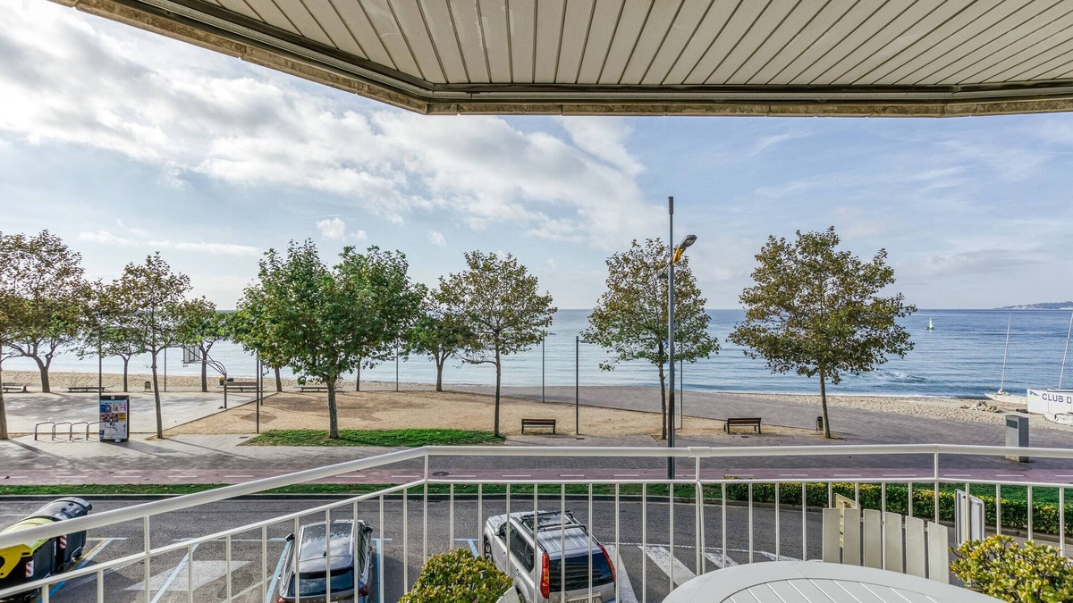 Palamos Apartment | Holiday Apartment "Carrer Del Mar" with Sea View, Private Terrace & Wi-Fi