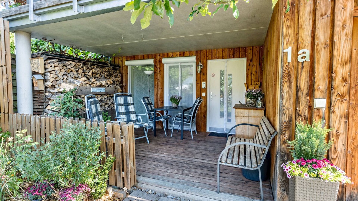 Espasingen Apartment | Holiday Apartment "Casa Gina" with Private Terrace & Wi-Fi