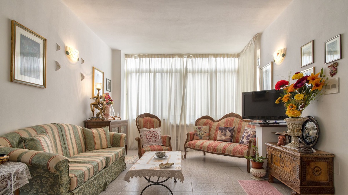 La Pietraia Apartment | Holiday Apartment "Casa Daniela" with Balcony & A/C