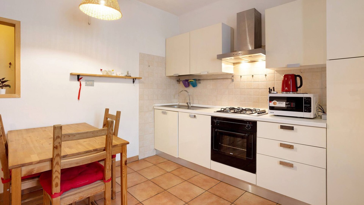 Saronno Apartment | Holiday Apartment "Casa Express Tra Como E Milano" with Wi-Fi