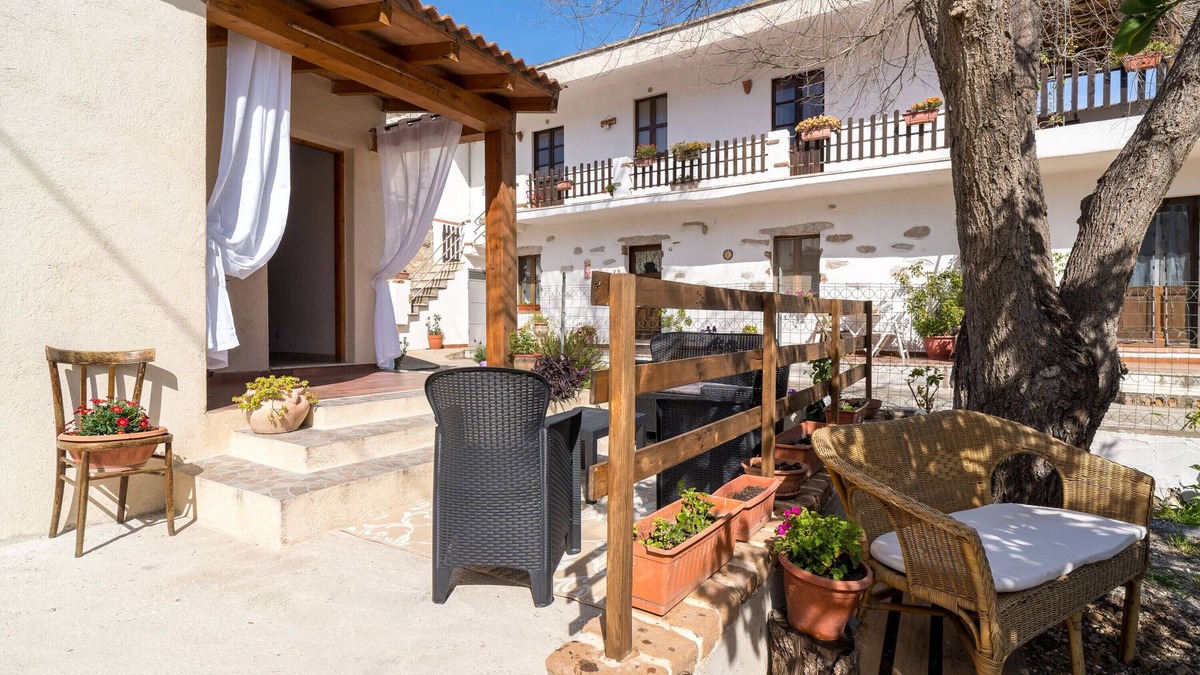 Irgoli Apartment | Holiday Apartment "Casa Masala" with Private Terrace & Shared Garden