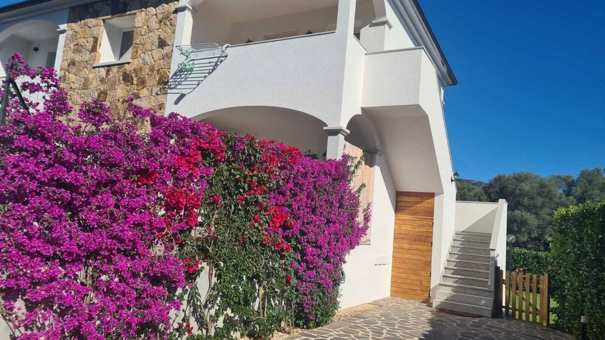 Padru Apartment | Holiday Apartment Casa Michela with Mountain View, Garden & Wi-Fi