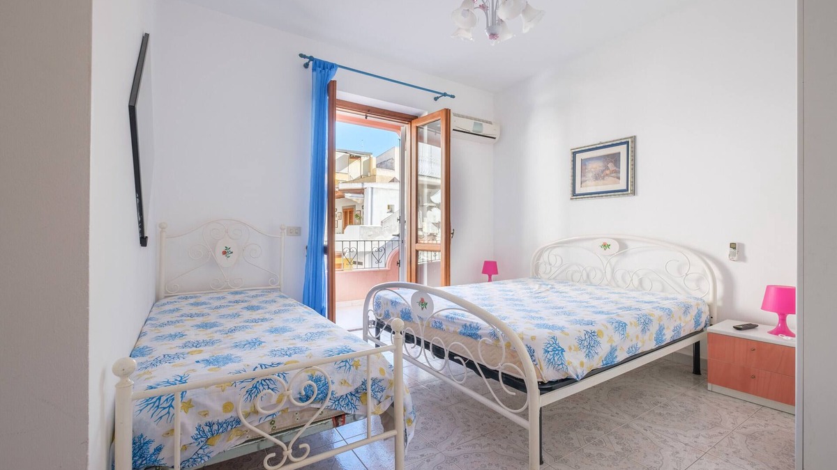 Canneto Apartment | Holiday Apartment "Case Vacanza Armando Bilo Filicudi" with Shared Terrace & Wi-Fi