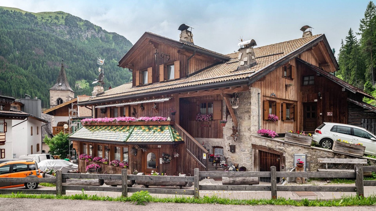 Canazei Apartment | Holiday Apartment "Cesa San Florian Apartment 2" with Mountain View & Wi-Fi