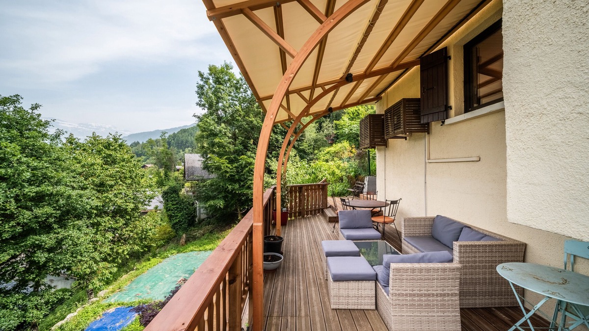 Morillon Apartment | Holiday Apartment "Chalet La Bartavelle - Morillon" near Slopes with Private Terrace & Wi-Fi