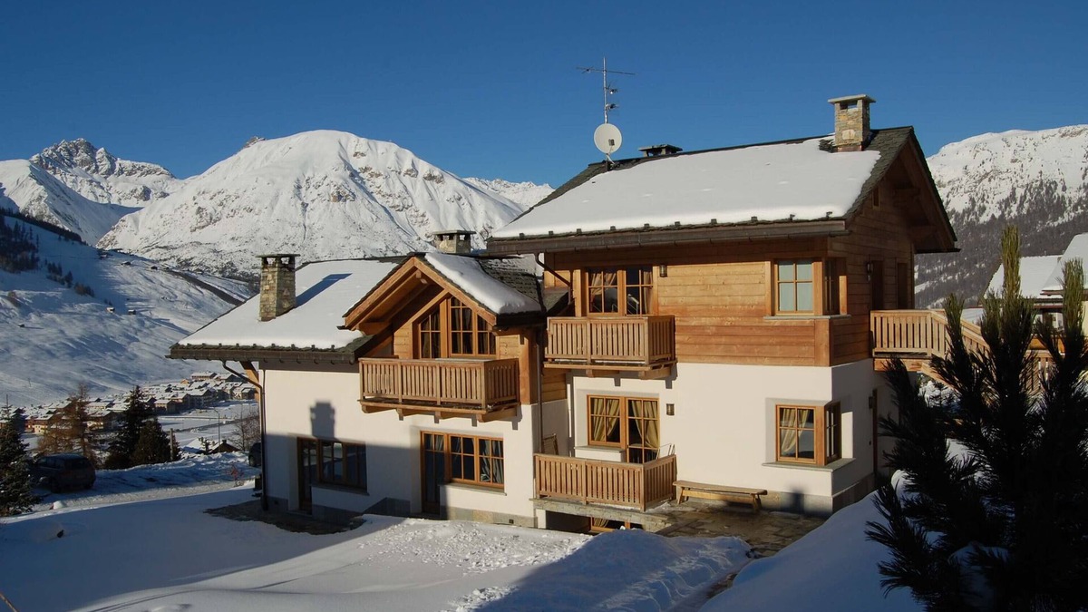 Teola Apartment | Holiday Apartment Chalet Monteneve Bordeaux with Mountain View, Balcony & Wi-Fi