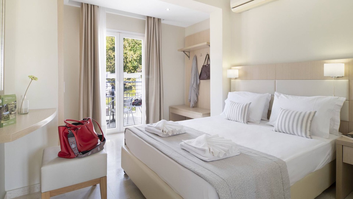 Vassiliki Apartment | Holiday Apartment 'Cosmos 2' close to the Beach with Shared Terrace & Wi-Fi