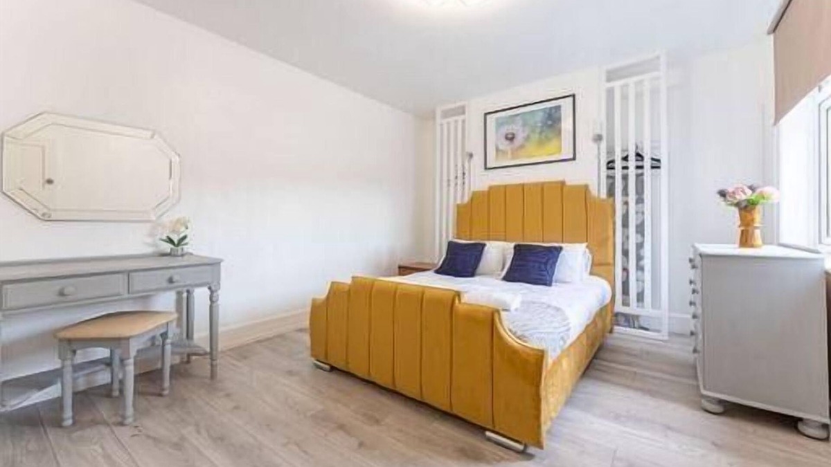 Coventry Apartment | Holiday apartment Coventry for 1 - 6 persons with 3 bedrooms - Row house