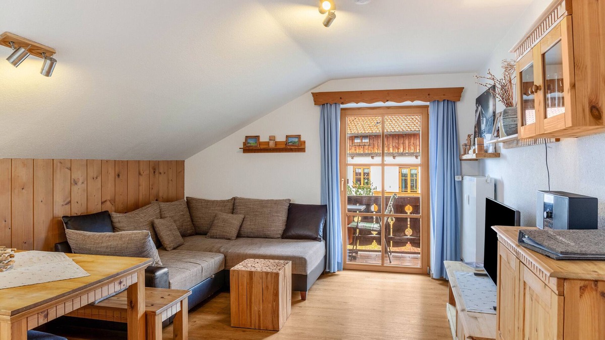 Sonnen Apartment | Holiday Apartment "Haus Alpenquelle Seeblick" with Mountain View, Balcony & Wi-Fi