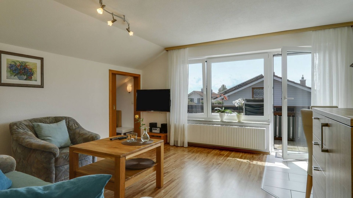 Hergensweiler Apartment | Holiday Apartment “Irmi” close to Lindau and Mountains with Wi-Fi & Balcony