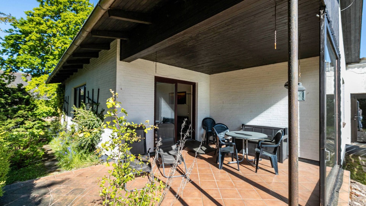Weddingstedt Apartment | Holiday Apartment 'Wiesenblick 1' with Private Terrace, Private Garden and Wi-Fi