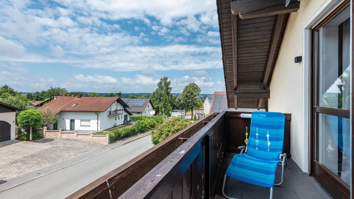 Reisbach Apartment | Holiday Apartment 'Dema' with Balcony and Wi-Fi