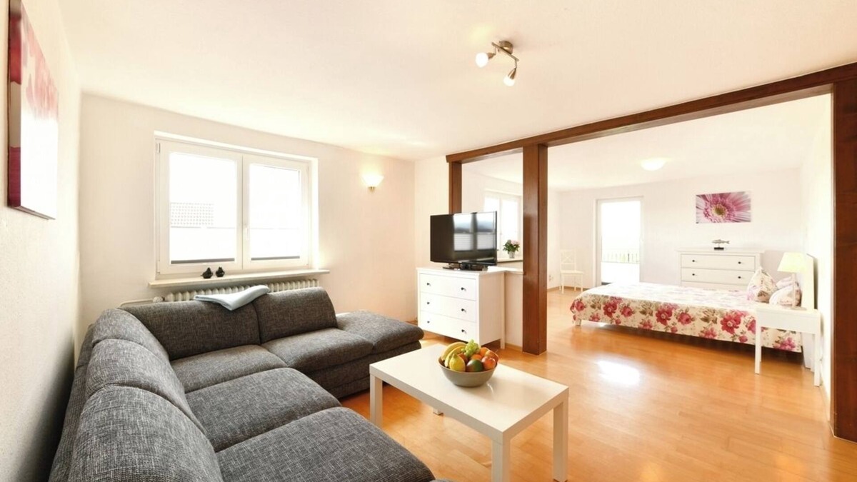 Enzisweiler Apartment | Holiday Apartment 'Dinkelbach Landhaus 1 A Charmant' with Lake View, Balcony and Wi-Fi