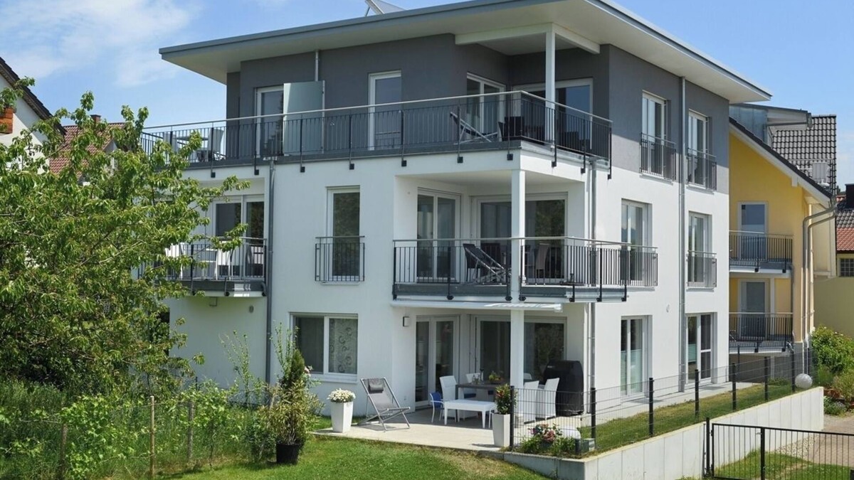Enzisweiler Apartment | Holiday Apartment 'Dinkelbach Feriendomicil 2 B Flair' with Mountain View and Elevator